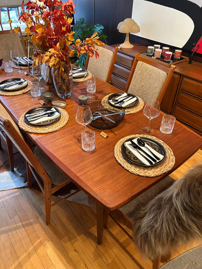 Malmö Extendable Teak Dining Table