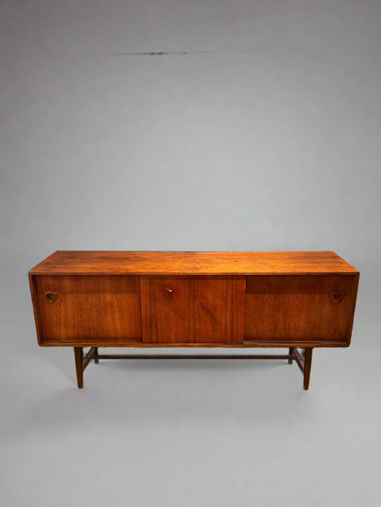 Arne Credenza