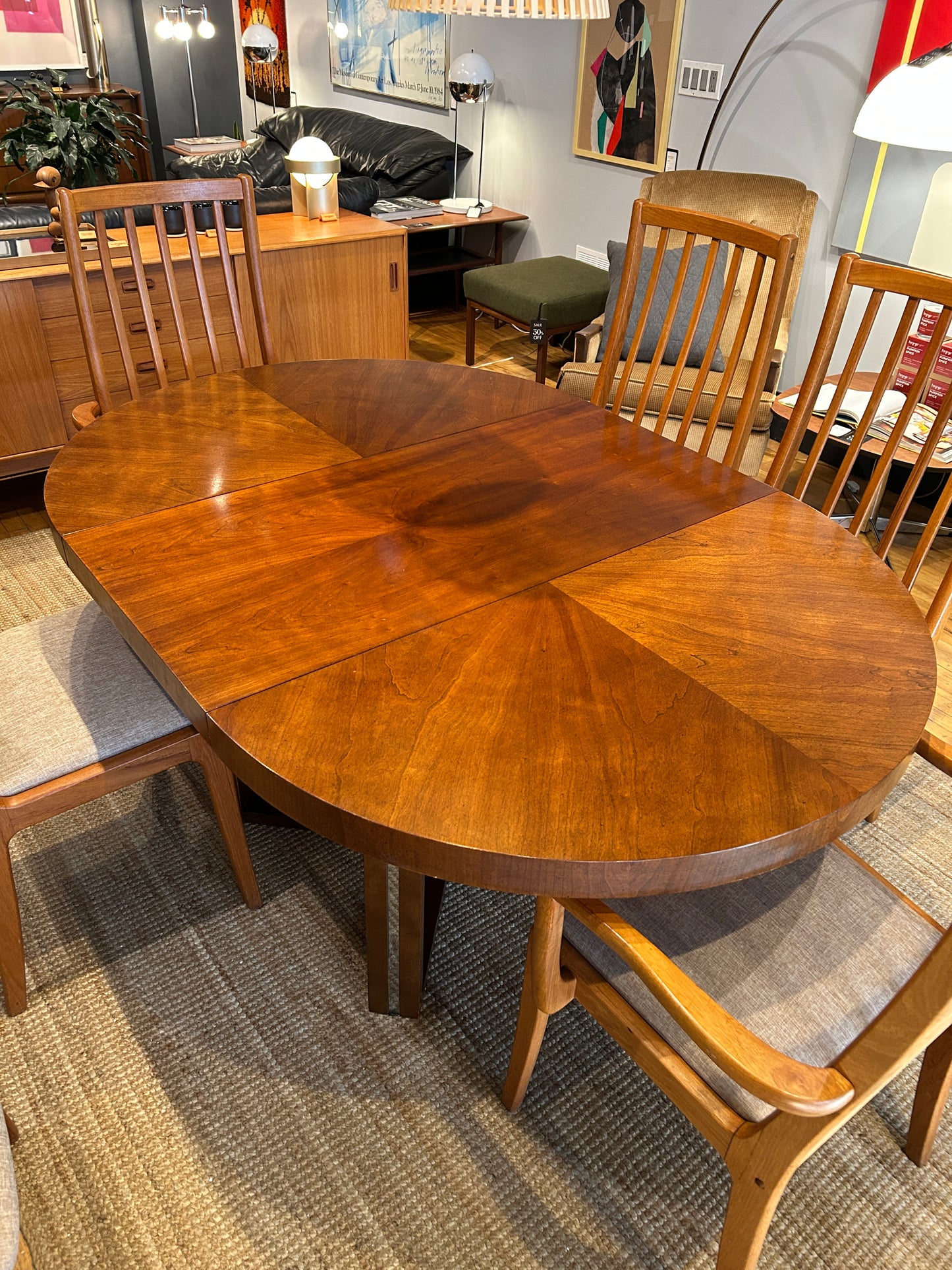 Mégantic Extendable Round Dining Table