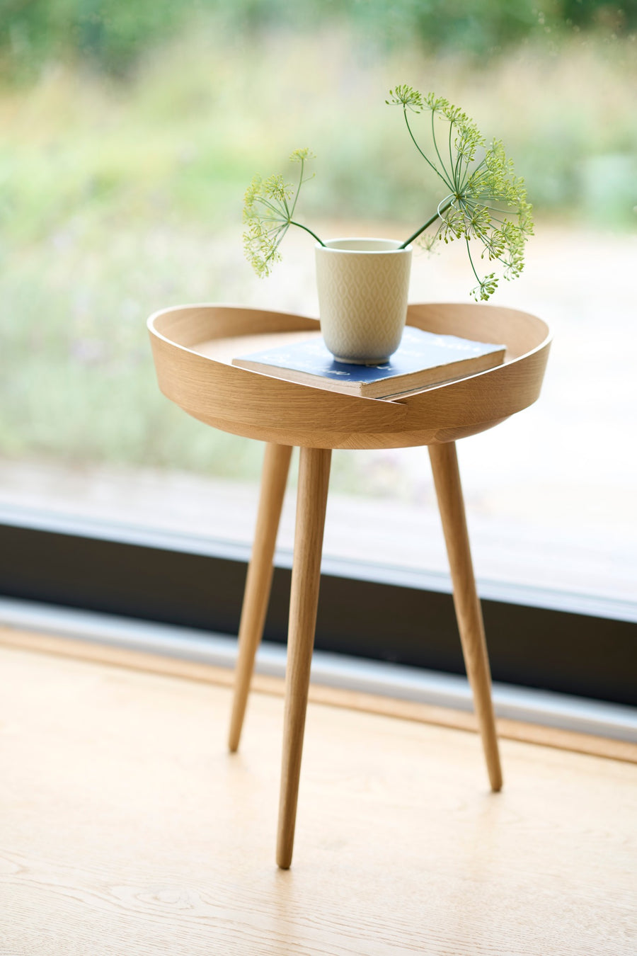 D106 Oak Tray Side Table