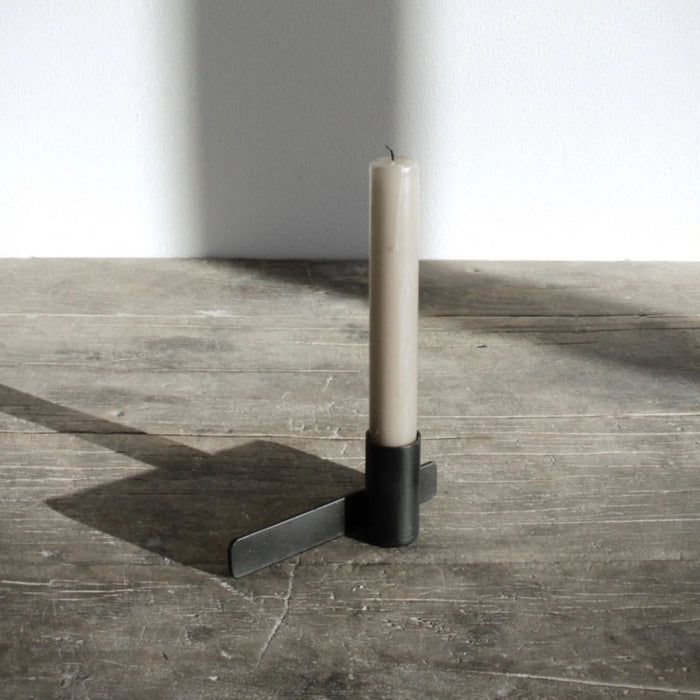 The Simple Candleholder