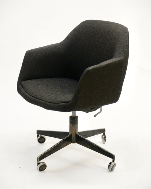 Steelcase Rolling Swivel Chairs (4 available)