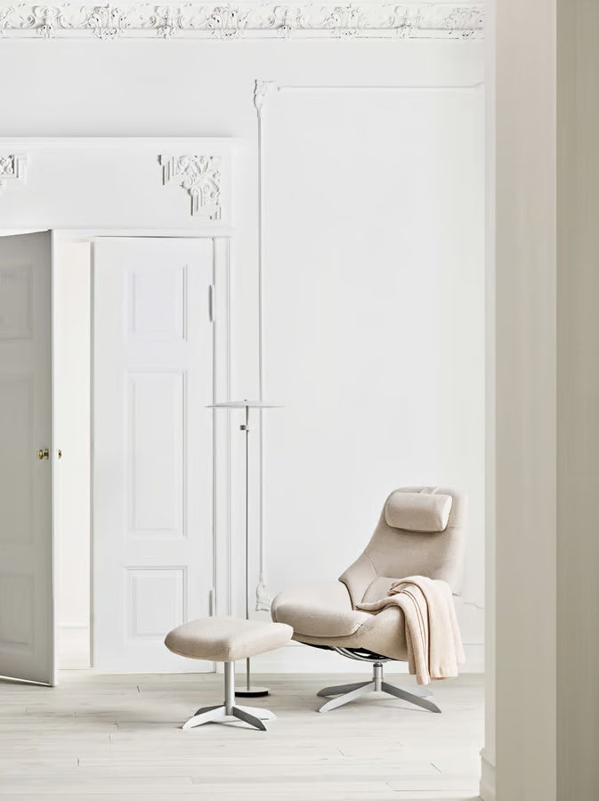 Saga Swivel Lounge Chair