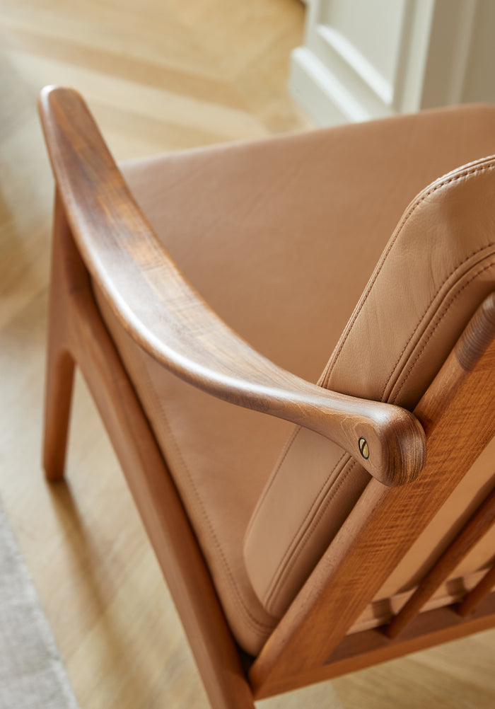 Lean Back Lounge Chair