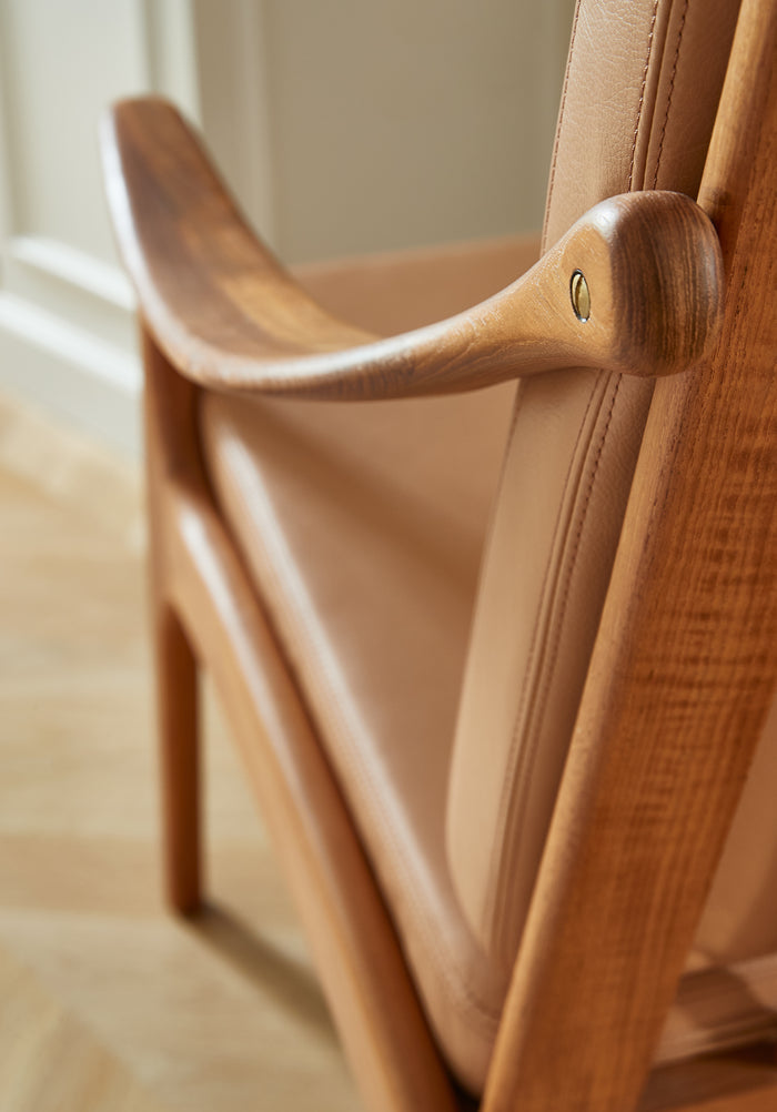 Lean Back Lounge Chair